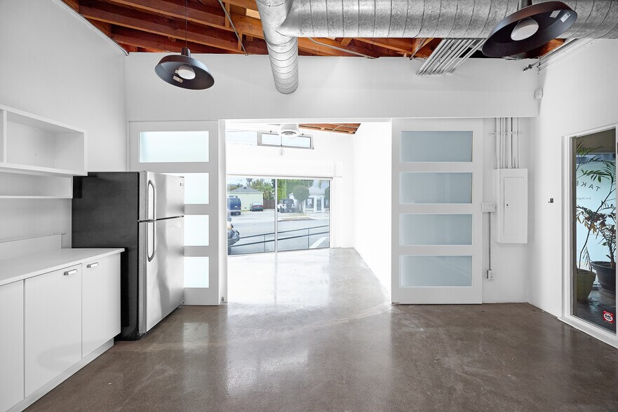 More Photos Of 1733-1737 Abbot Kinney Blvd, Venice Storefront Retail Office For Lease