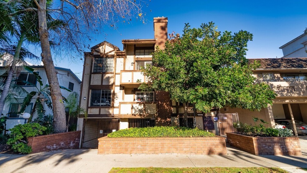More Photos Of 1532 Granville Ave, Los Angeles Apartments For Sale