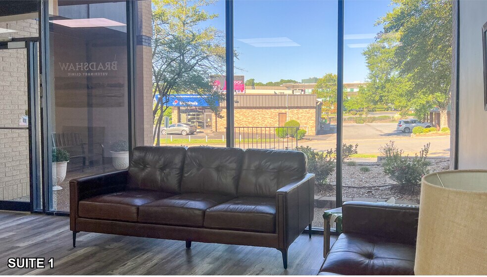 More Photos Of 11524 N Rodney Parham Rd, Little Rock Medical For Lease