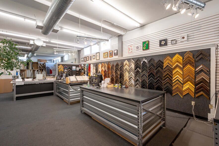 More Photos Of 305 NE 45th St, Seattle Storefront For Sale