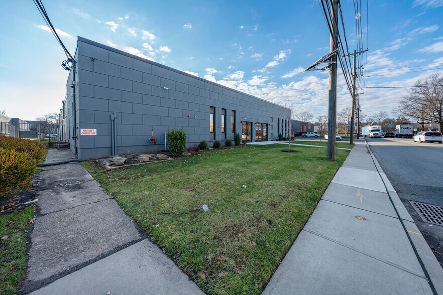 More Photos Of 380 North St, Teterboro Flex For Lease