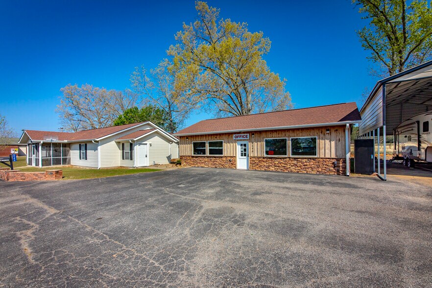 More Photos Of 8546 Edgemont Rd, Greers Ferry Hotel For Sale