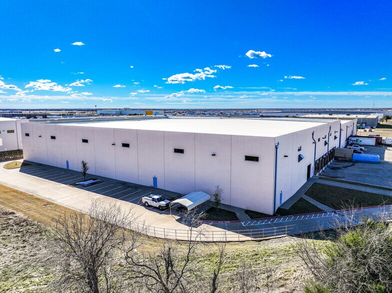 More Photos Of 303 Metro Dr, Terrell Manufacturing For Lease