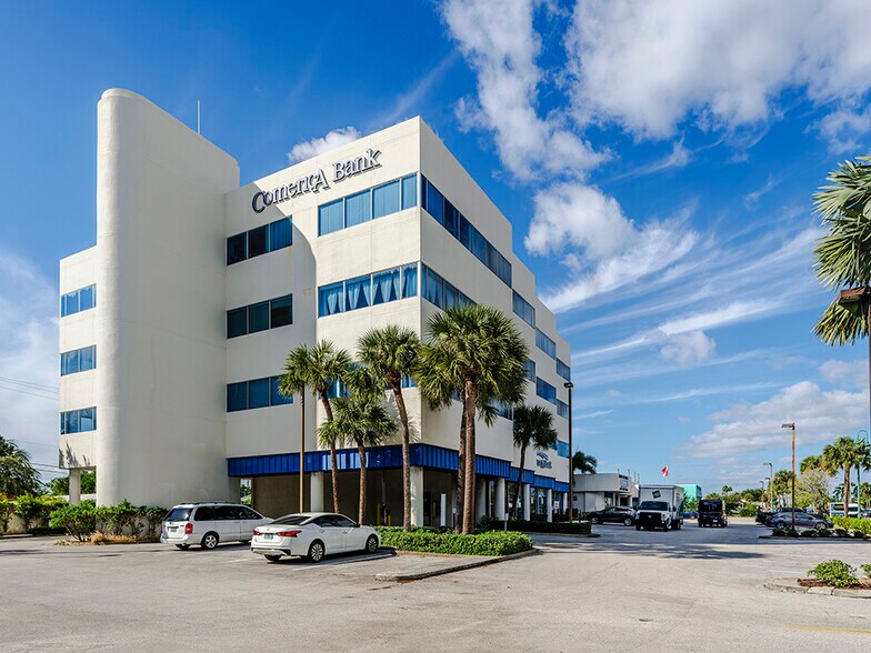 More Photos Of 155 E Blue Heron Blvd, Riviera Beach Office For Sale