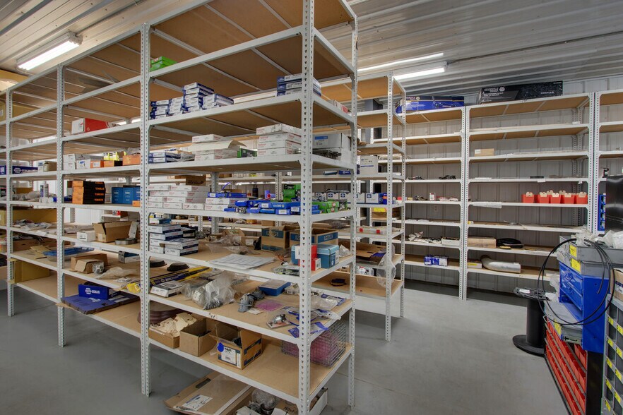 More Photos Of 25137 Outer Road 27, Wayland Auto Repair For Lease