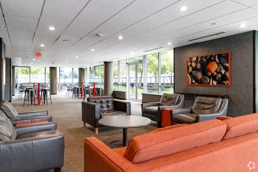 More Photos Of 614 Church St, Toronto Apartments For Lease