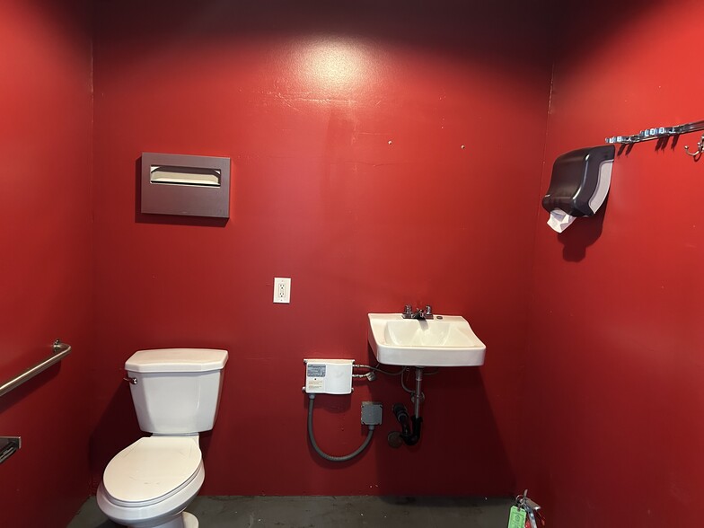 More Photos Of 2355 Broadway, Oakland Apartments For Lease