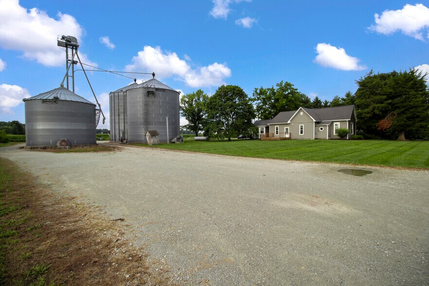 More Photos Of 5189 W 600 N, McCordsville Medical For Sale
