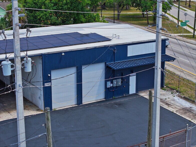 More Photos Of 2585 4th St, Fort Myers Warehouse For Lease