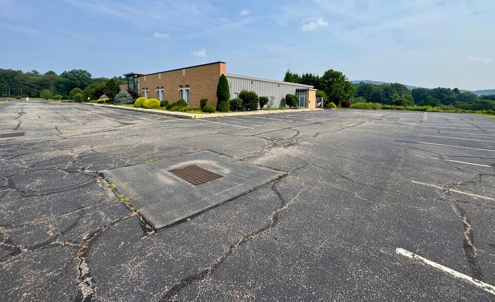 More Photos Of 10 Fox Run Rd, Drums Medical For Lease