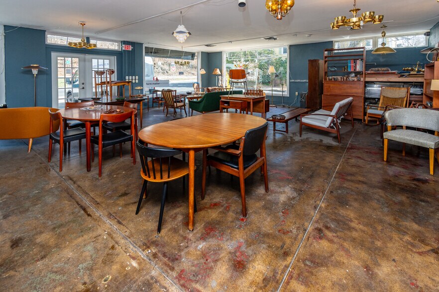 More Photos Of 99 S Main St, Lambertville Storefront For Sale