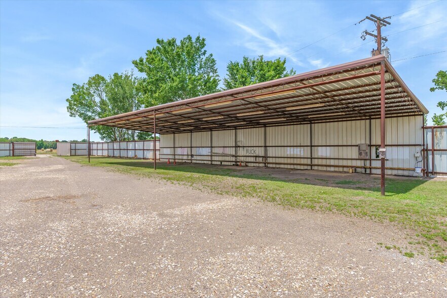 More Photos Of 7439 FM 314, Ben Wheeler Industrial For Sale