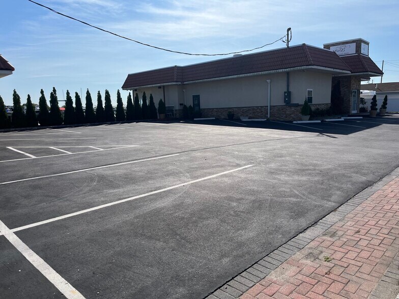 More Photos Of 95 Hudson Ave, Freeport Restaurant For Sale