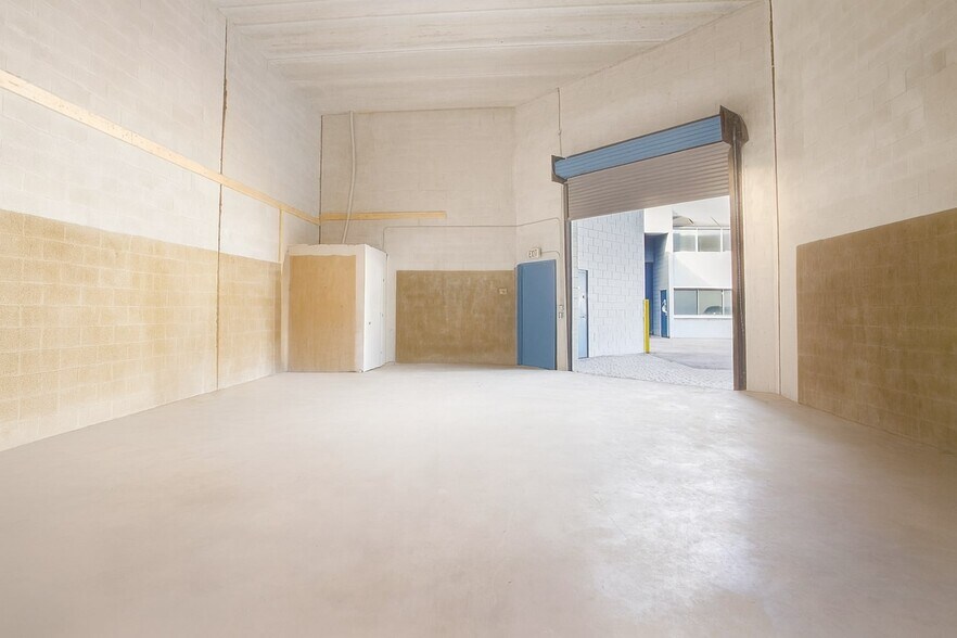 More Photos Of 14200-14238 SW 136th St, Miami Light Manufacturing For Sale