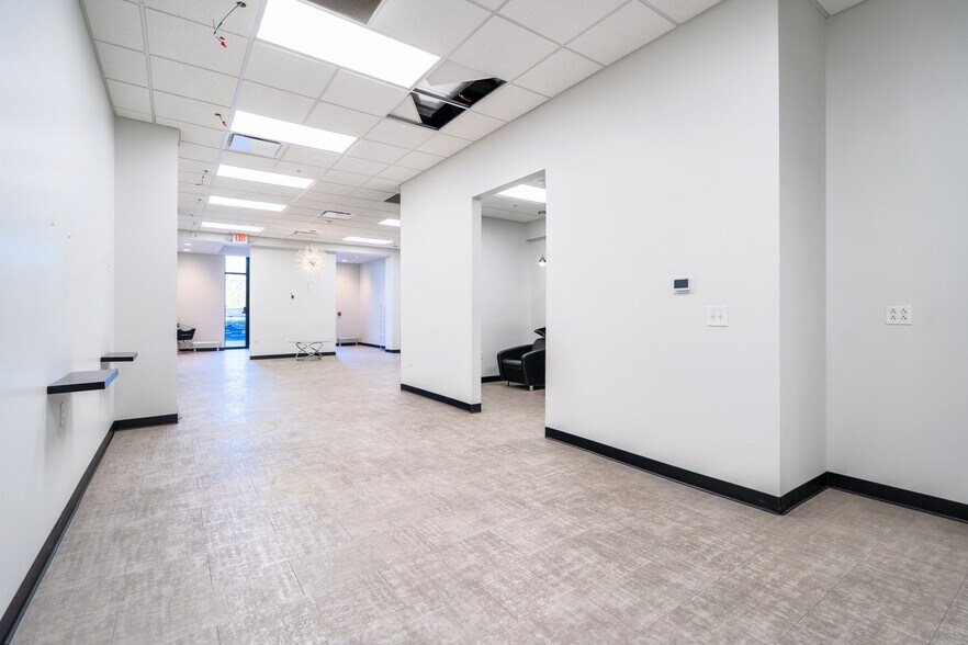 More Photos Of 6170 Bennett Dr, Edwardsville General Retail For Lease