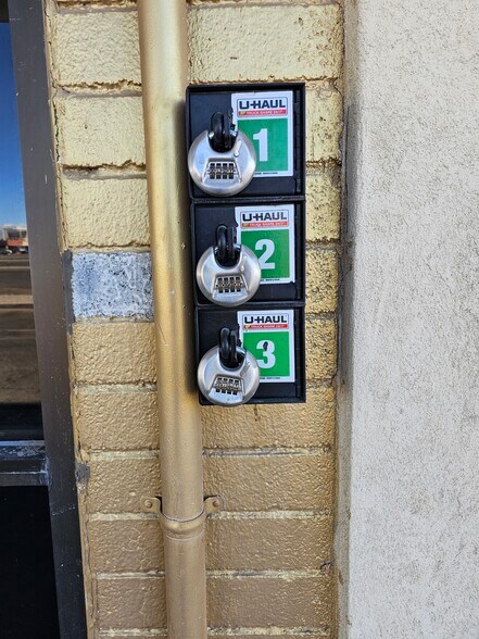 More Photos Of 953 E Sahara Ave, Las Vegas Storefront For Sale