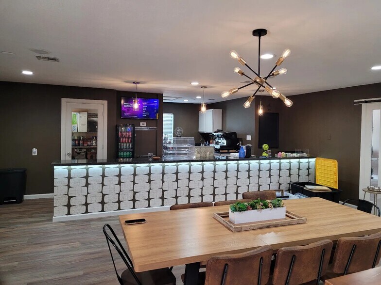 More Photos Of 618 Baca St, Houston Religious Facility For Sale