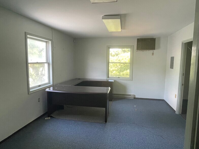 More Photos Of 11377 Robinwood Dr, Hagerstown Office For Lease