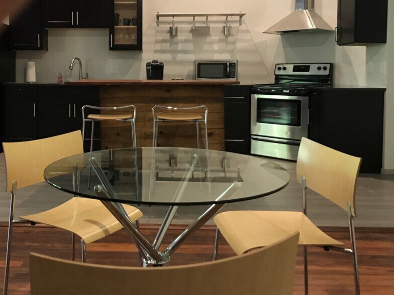 More Photos Of 2145 Central Pky, Cincinnati Flex For Sale