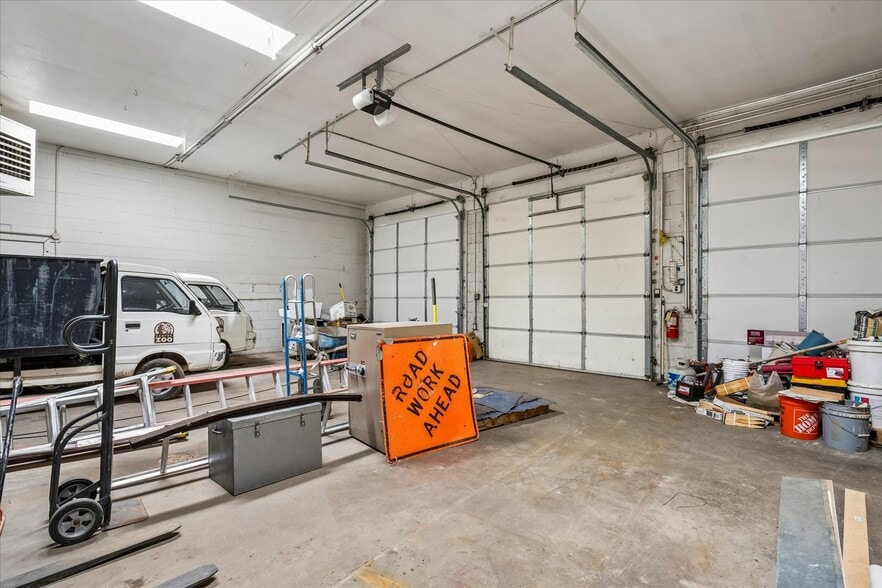 More Photos Of 1109 W Littleton Blvd, Littleton Office For Sale
