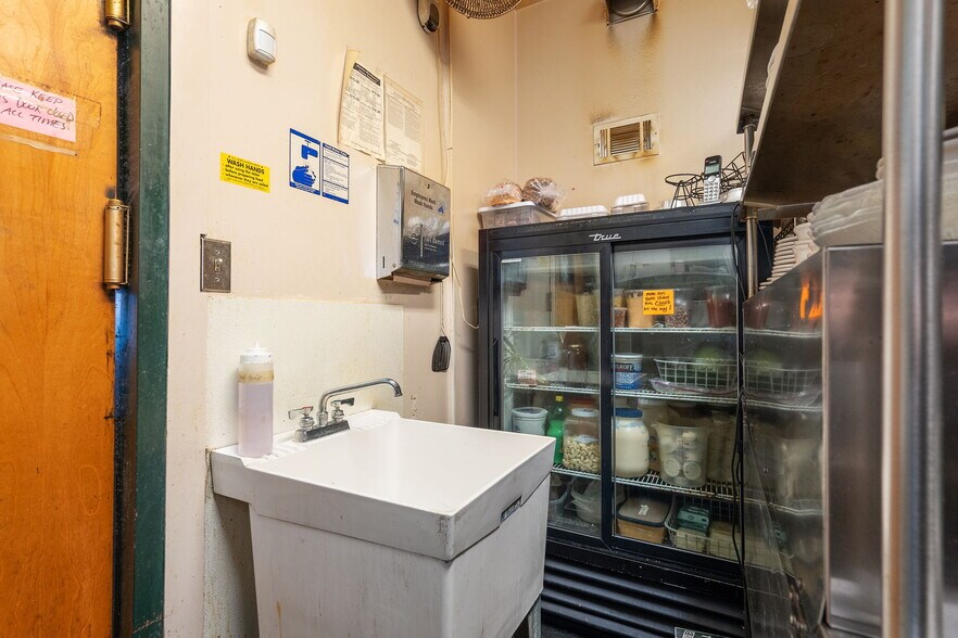 More Photos Of 1524 Van Vranken Ave, Schenectady Bar For Sale