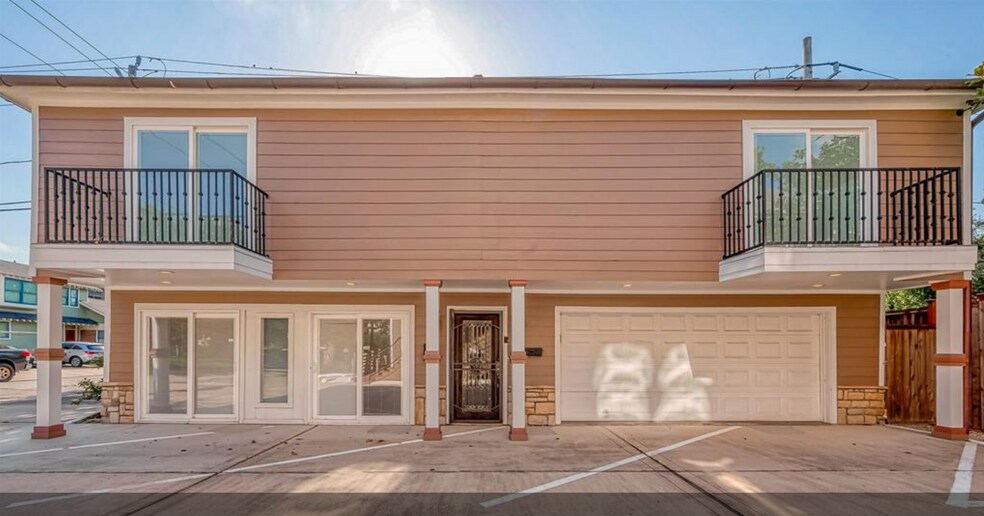 More Photos Of 446 Heights Blvd, Houston Office Residential For Lease