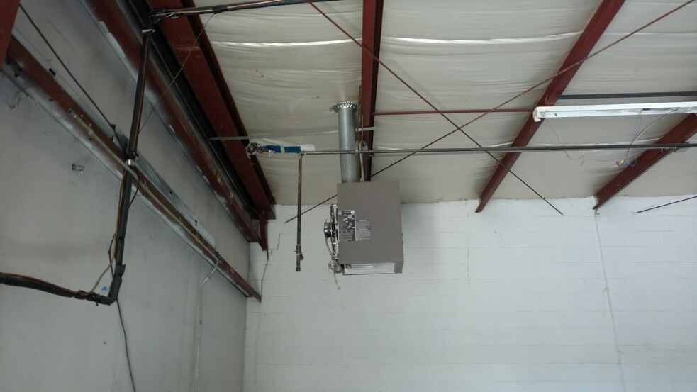 More Photos Of 400-460 Fame Rd, Dayton Light Distribution For Lease