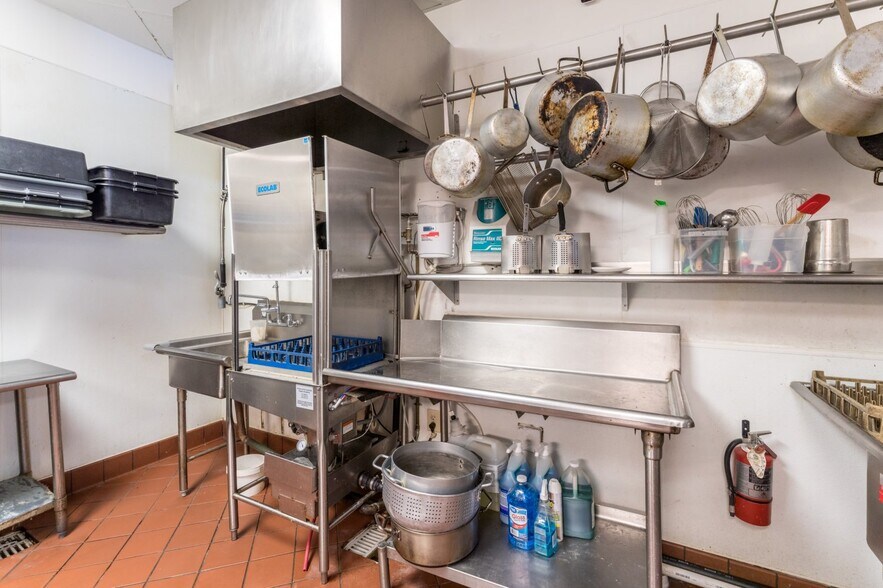 More Photos Of 858 W Lancaster Blvd, Lancaster Restaurant For Sale