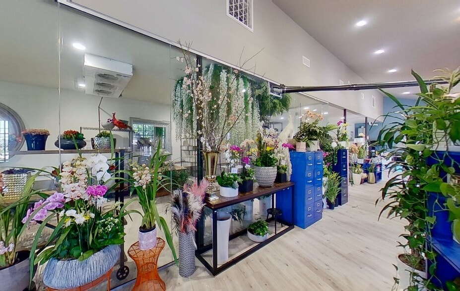 More Photos Of 10616-10622 Katella Ave, Anaheim Loft Creative Space For Sale