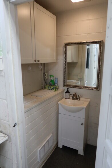 More Photos Of 1612 N Ocean Ave, Holtsville General Retail For Lease