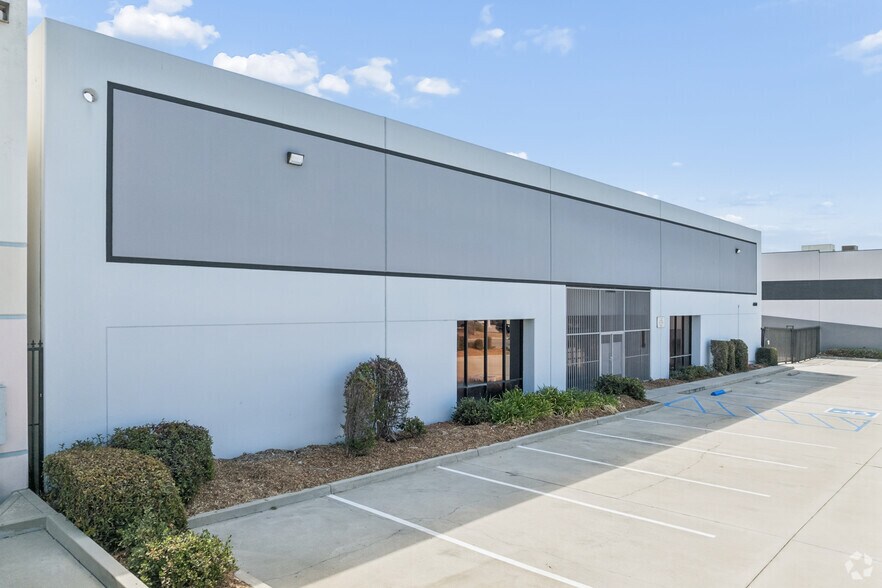 More Photos Of 4800 LittleJohn St, Baldwin Park Warehouse For Lease