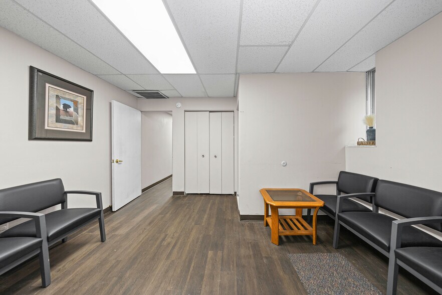 More Photos Of 230 North Ave, Mount Clemens Office For Sale