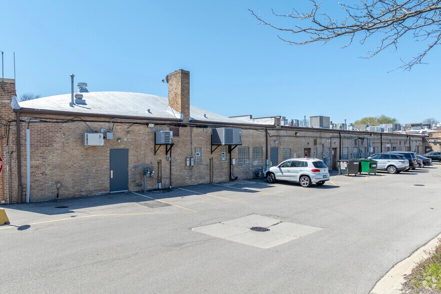 More Photos Of 1127-1163 Church St, Northbrook Unknown For Lease