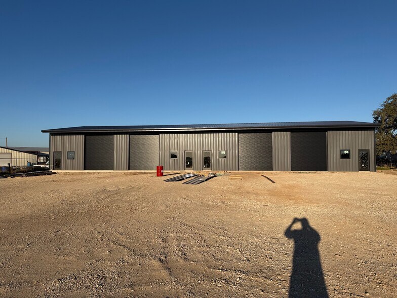 Primary Photo Of 2638 Business Loop 181 N, Floresville Flex For Lease