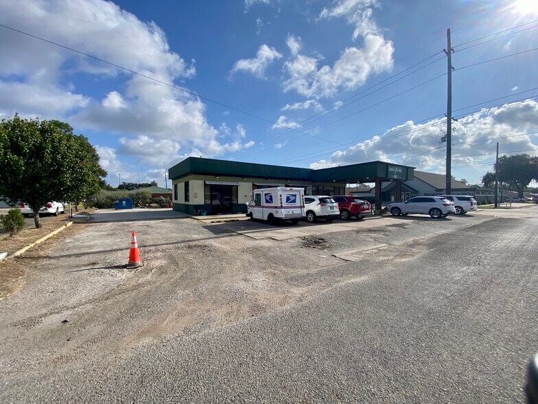 More Photos Of 6199 39th St, Groves Office For Sale