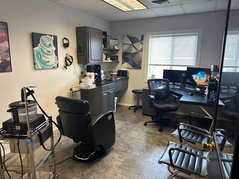 More Photos Of 4015 W Clearwater Ave, Kennewick Office For Sale