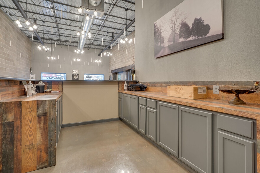 More Photos Of 109-111 S Main St, Irving Restaurant For Sale