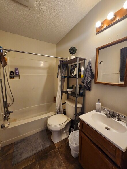 More Photos Of 204 3rd St SW, Rake Apartments For Sale