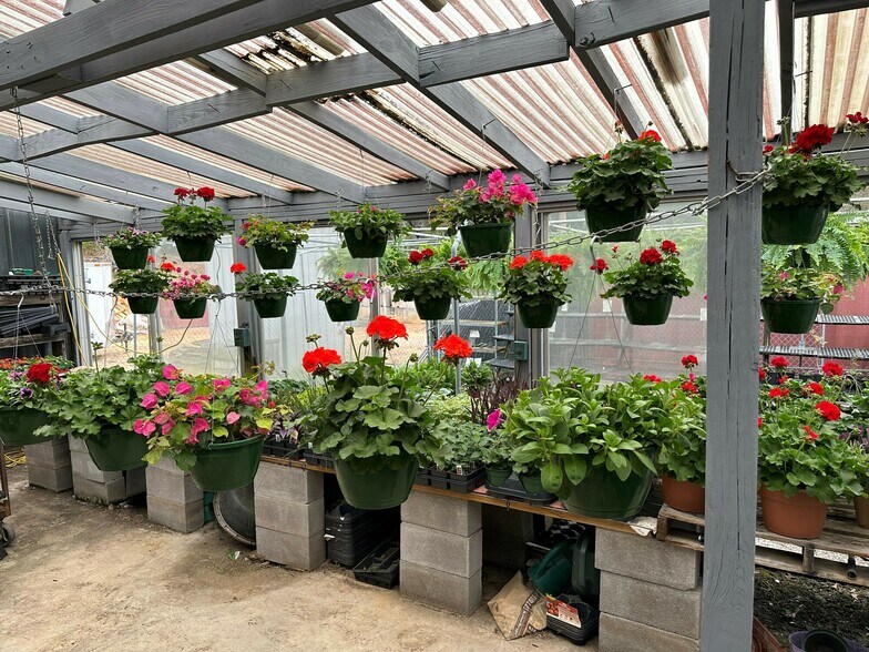 More Photos Of 2616 Colonel Thomson Hwy, Saint Matthews Freestanding For Sale