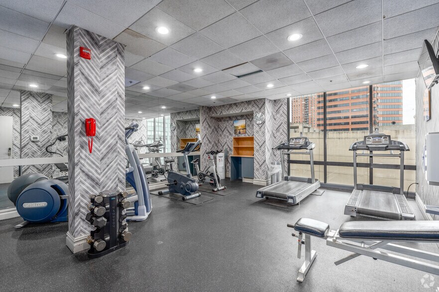 More Photos Of 120 E Lombard St, Baltimore Hotel For Sale