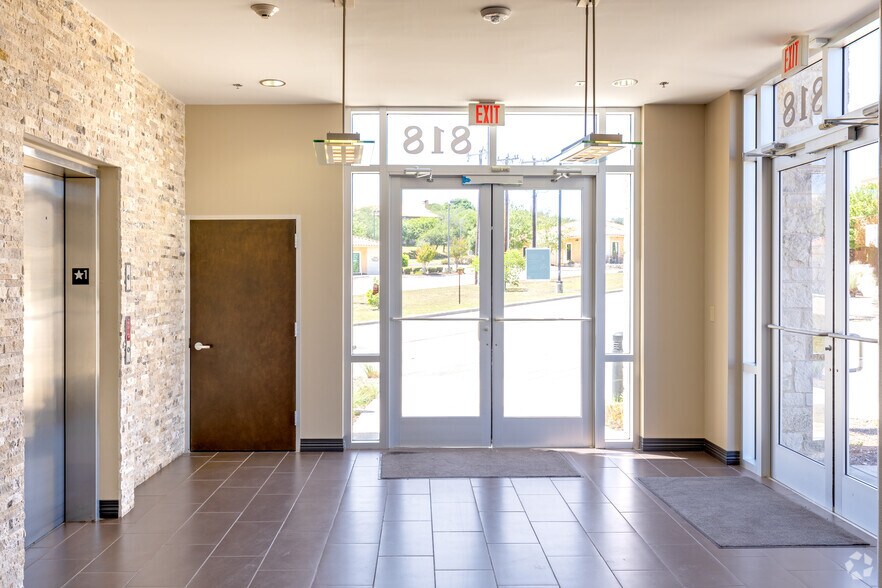 More Photos Of 818 Knights Cross Dr, San Antonio Medical For Lease