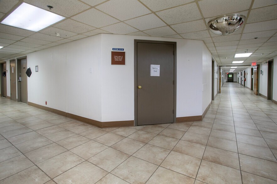 More Photos Of 707 N Waldrip St, Grand Saline Hospital For Sale