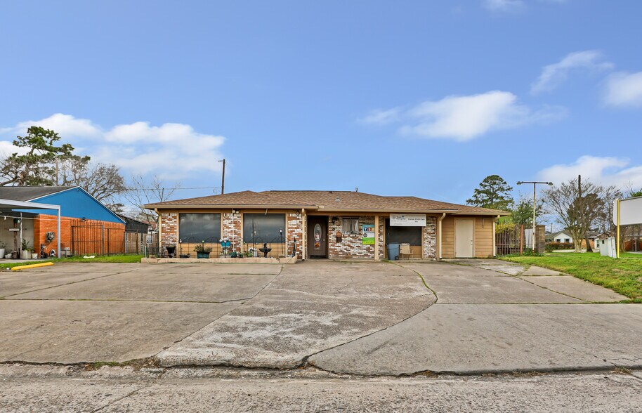 Primary Photo Of 827 Casey St, Channelview Flex For Sale