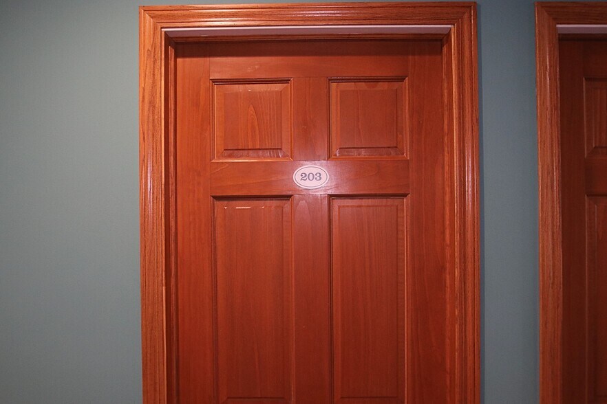 More Photos Of 34 W Grand Ave, Fox Lake Loft Creative Space For Lease