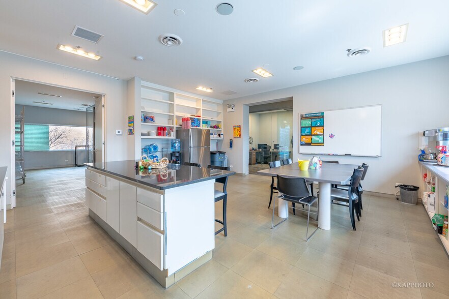 More Photos Of 1133 W Van Buren St, Chicago Medical For Lease