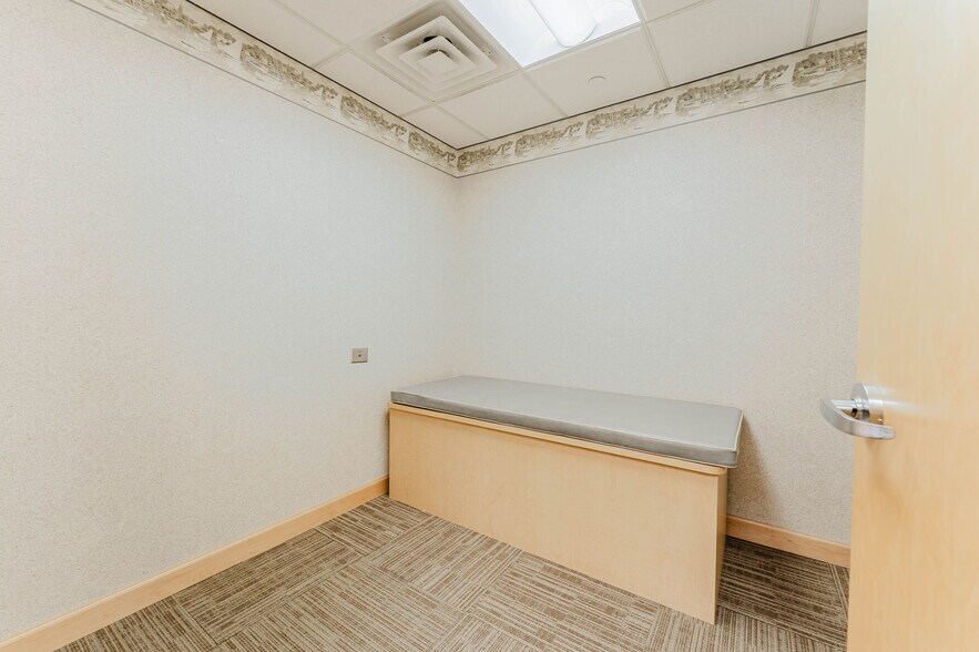 More Photos Of 1875 West Pointe Dr, Oshkosh Medical For Sale