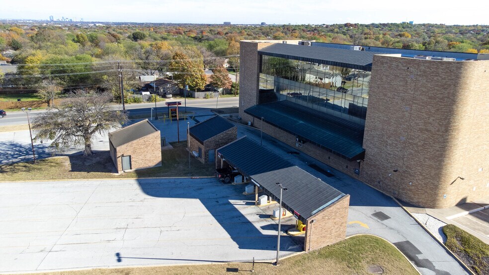 More Photos Of 101 S Jim Wright Fwy, White Settlement Office For Lease