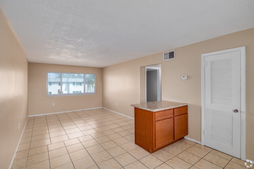 More Photos Of 8372 Beacon Blvd, Fort Myers Apartments For Sale