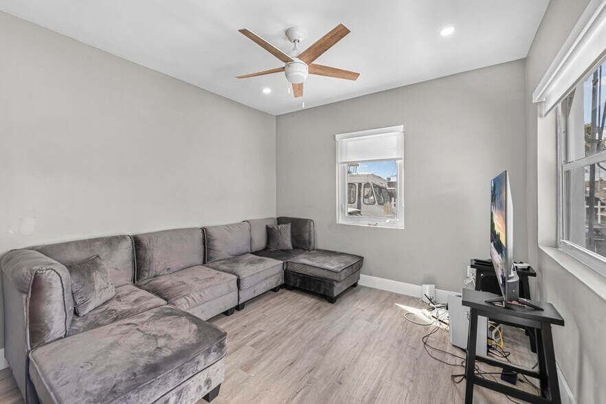 More Photos Of 3705 NW 35th Ave, Miami Warehouse For Sale