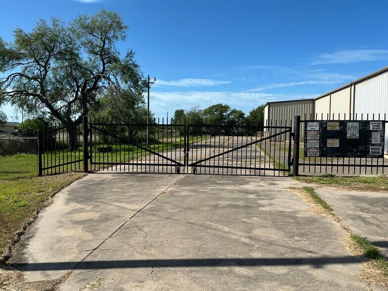 More Photos Of 908 Cecilia St, Alice Warehouse For Lease